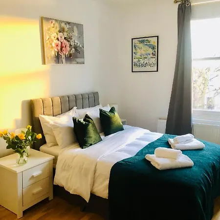 20 Min To Central London- 2 Bedrooms Apartment Exterior photo