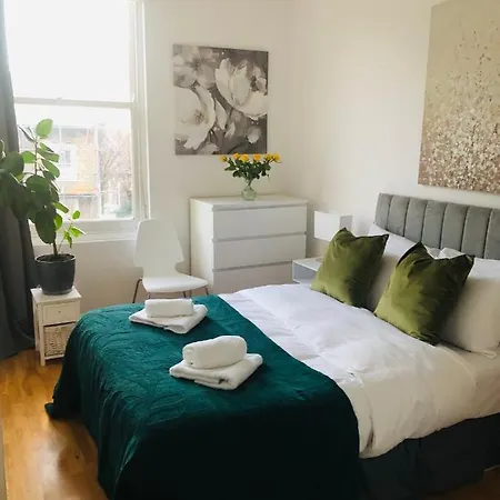 20 Min To Central London- 2 Bedrooms Apartment Exterior photo