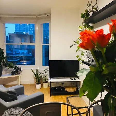 20 Min To Central London- 2 Bedrooms Apartment Exterior photo
