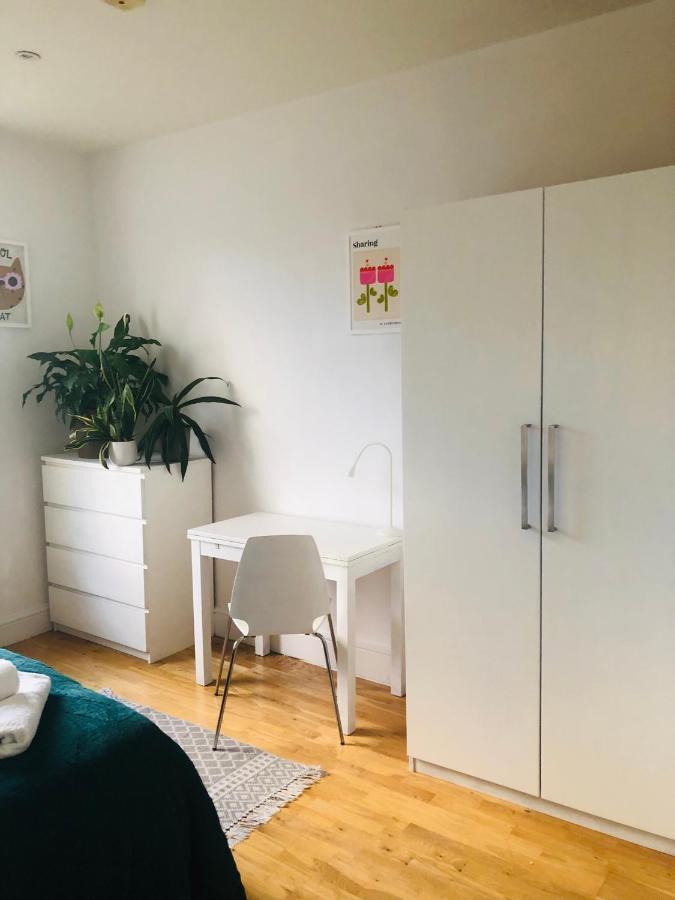 20 Min To London- 2 Bedrooms Appartamento Londra