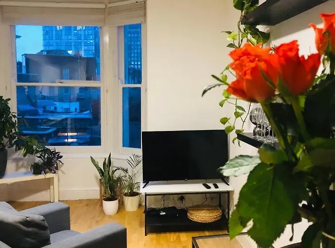 20 Min To Central London- 2 Bedrooms Apartment